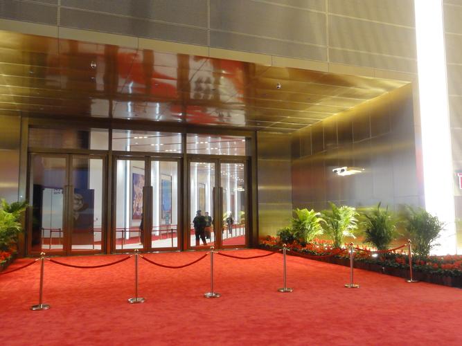 2018年11月17日参观中国国际进口博览会国家展,国家会议中心,南广场